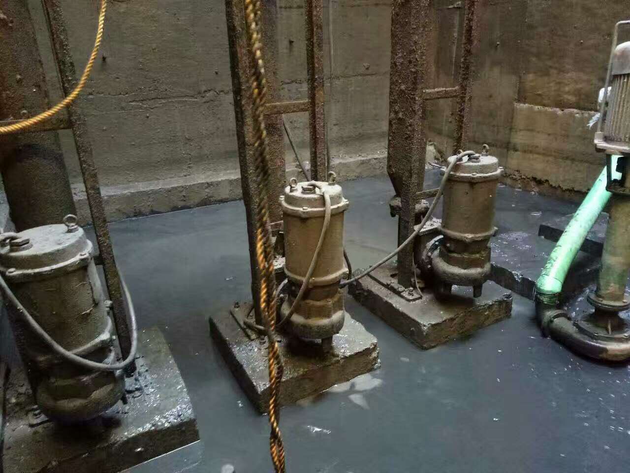 通河污水池清理